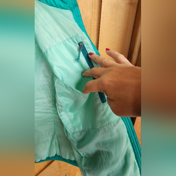 EDDIE BAUER Packable Puff Jacket, Size Medium - Picture 7 of 11